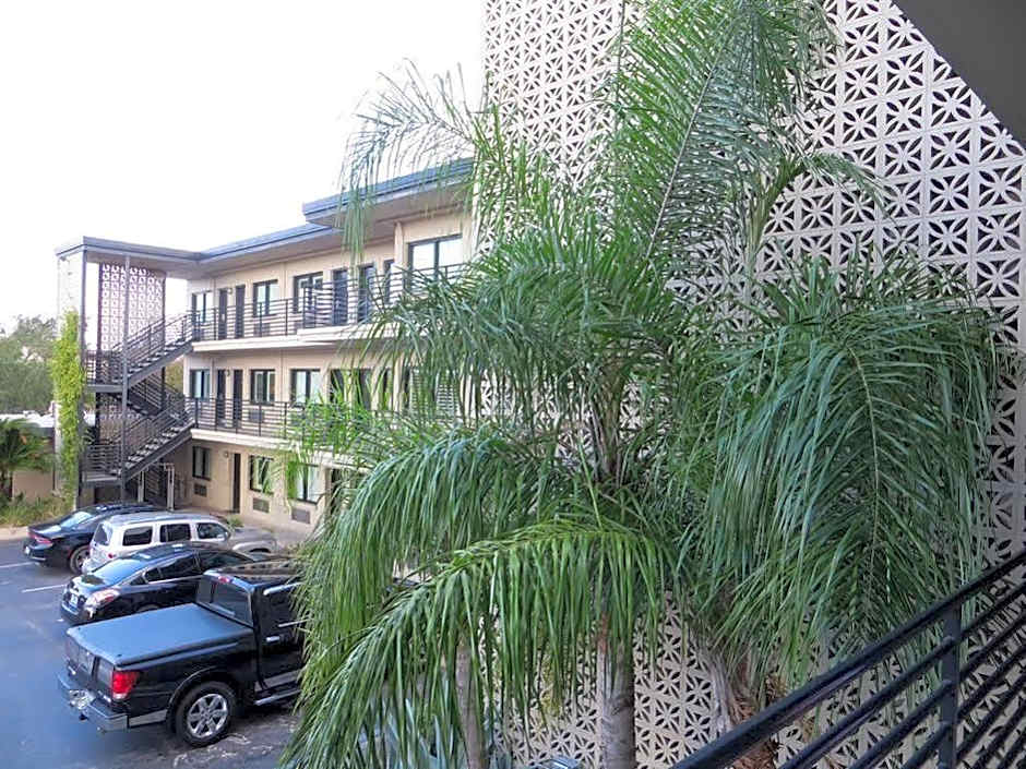 Sole Inn and Suites