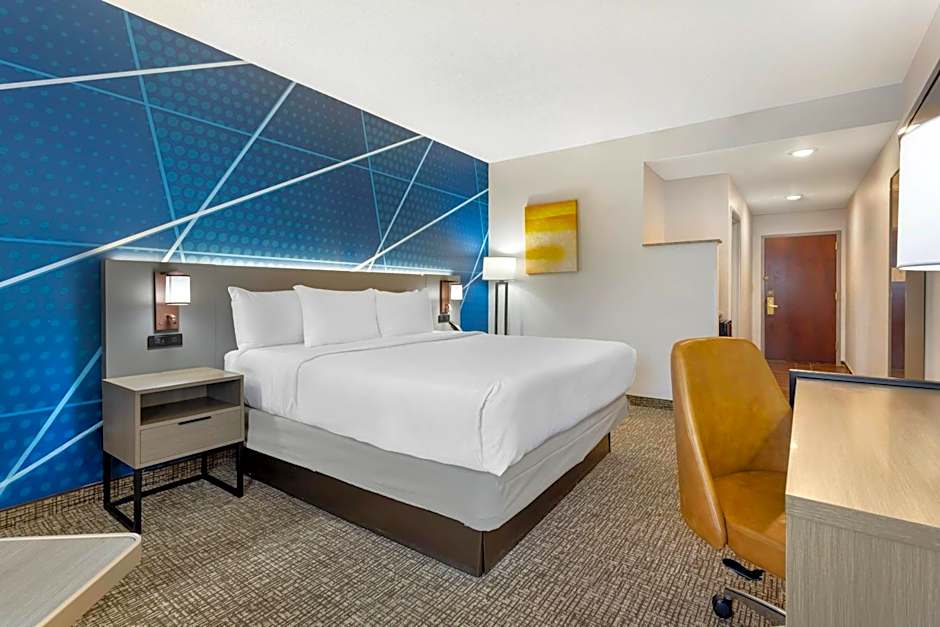 Comfort Suites East Brunswick - South River