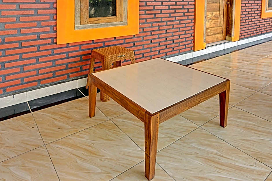 OYO Life 91988 Azka Homestay Klayar