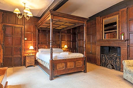 Four-Poster Suite