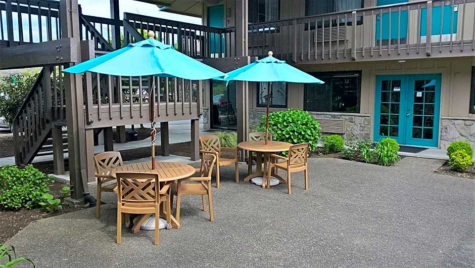 Pepper Tree Inn