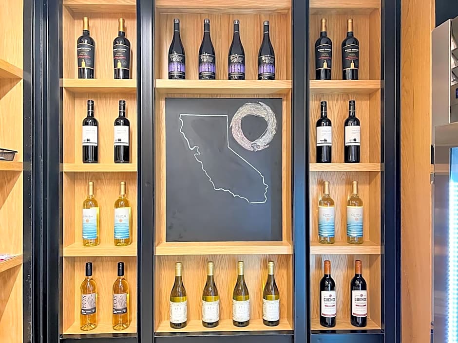 Oxford Suites Redding