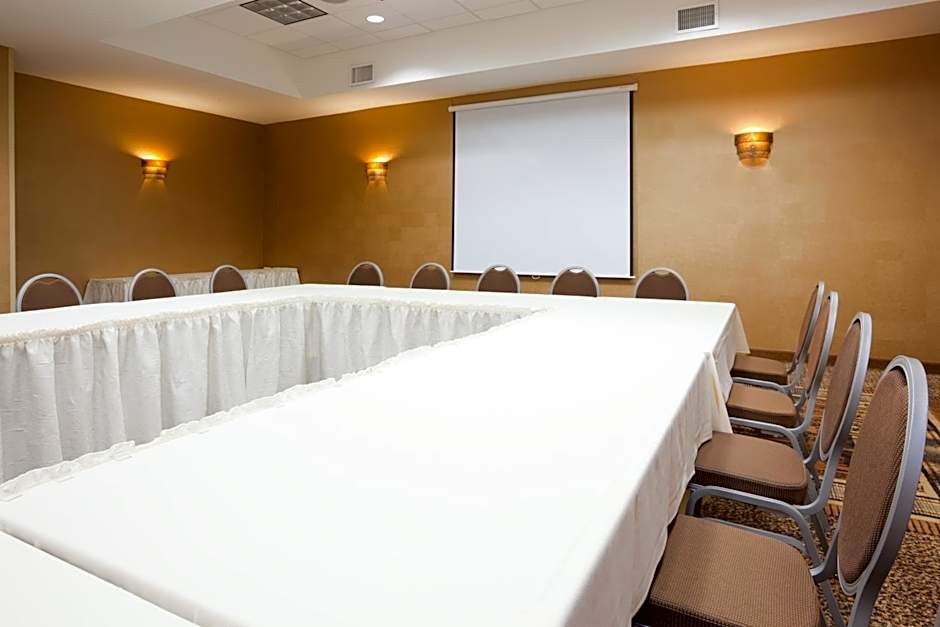 Holiday Inn & Suites Green Bay Stadium by IHG