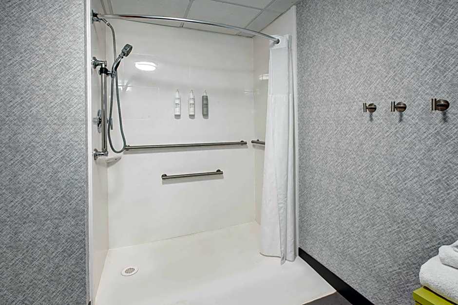 Hampton Inn & Suites Cleveland-Airport/Middleburg Heights