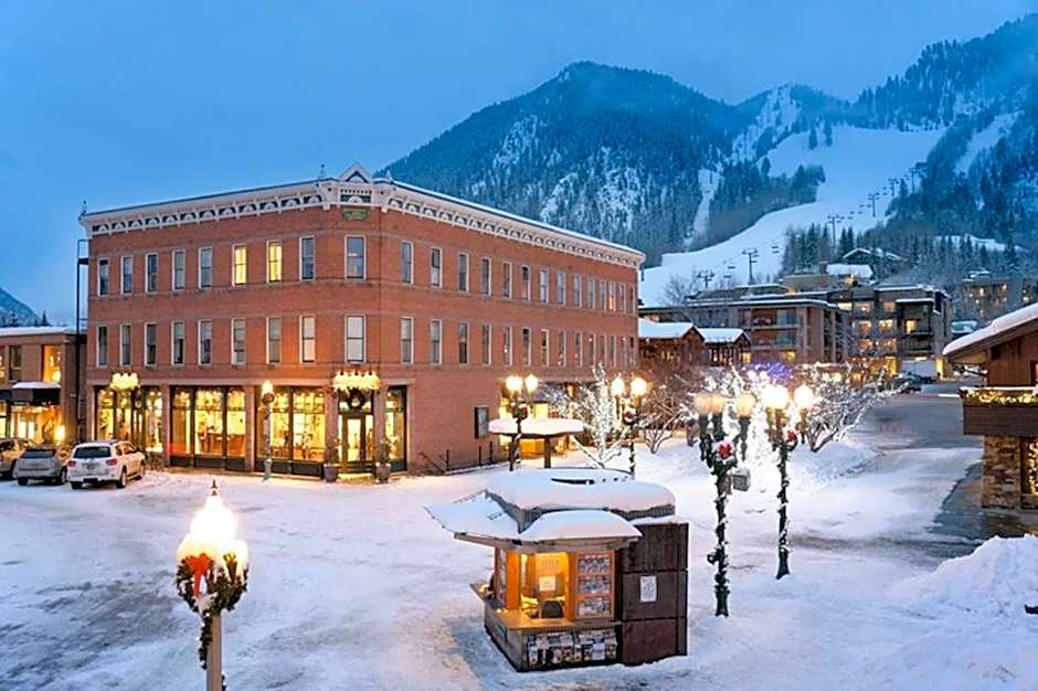 Independence Square 210, Beautiful Studio with Kitchenette, Great Location in Downtown Aspen