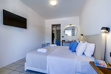 Double or Twin Room with Sea View