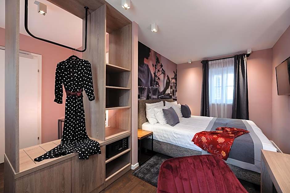 Camera Hotel