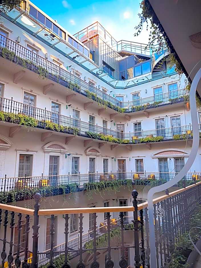 Aria Hotel Budapest by Library Hotel Collection