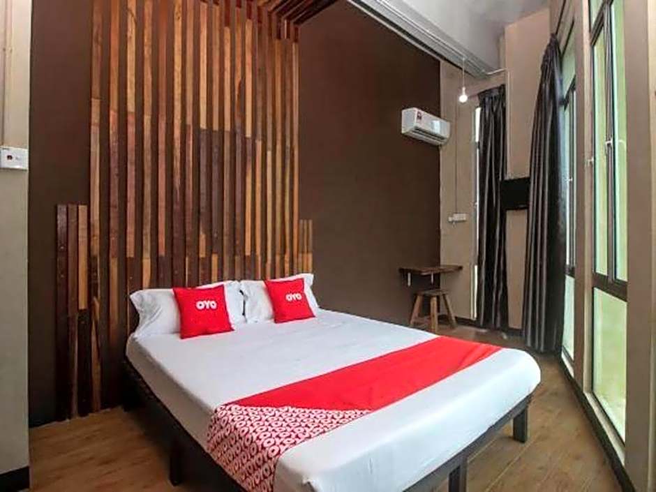 OYO 90324 Muar Station Hotel
