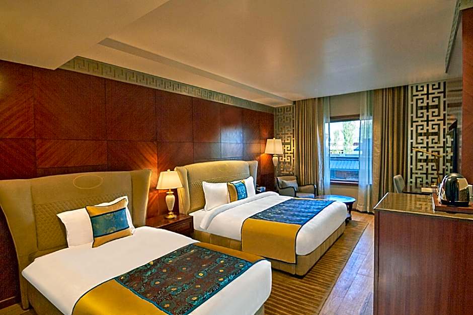 Photo 1 of 5 of Club Executive 2 Beds