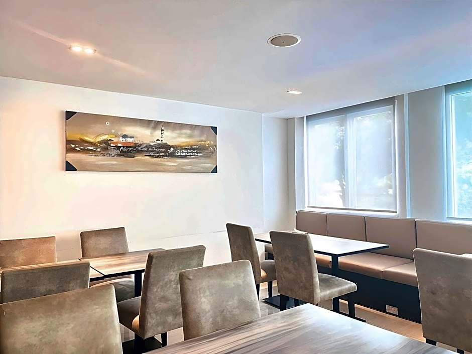 Crystal Suites Suvarnabhumi Airport