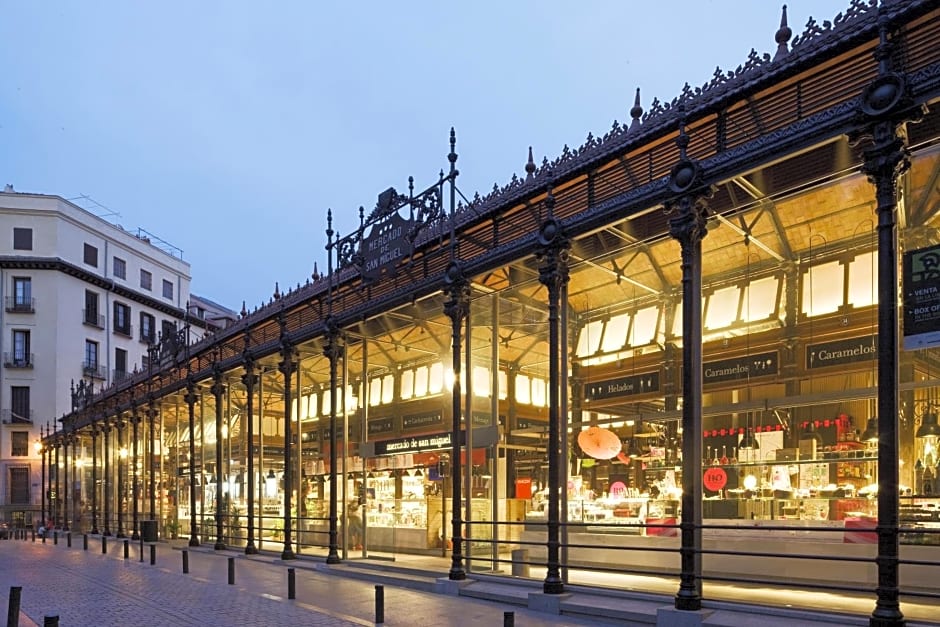 GRAN VIA VALVERDE Apartaments & ROOMS PARKING