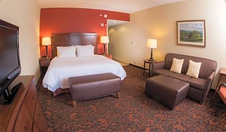 1 King Mobility Access With Tub Nonsmoking