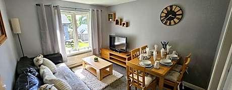 Three-Bedroom Ground Floor Apartment (No Hot Tub/Dog Friendly) Nightingale