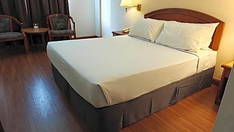 Deluxe Queen Room