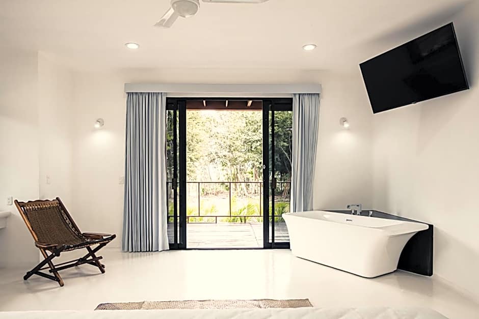 Royal Palm Bacalar Cabañas & Lagoon Club