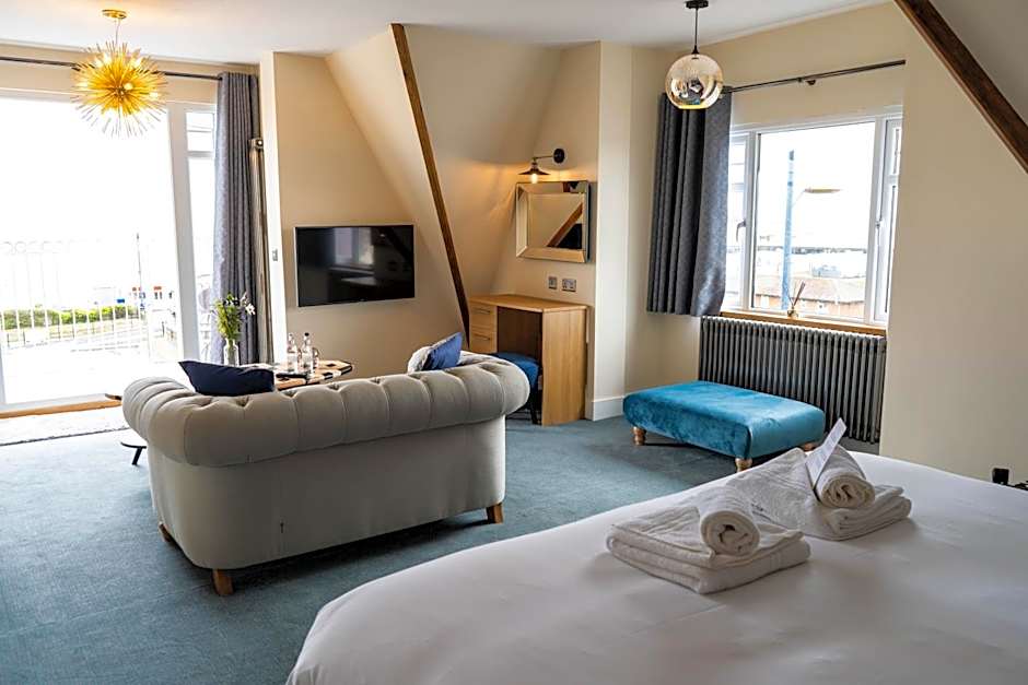 Marine Lodge