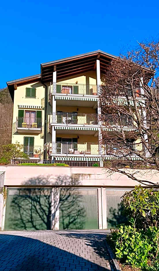 B&B Lori