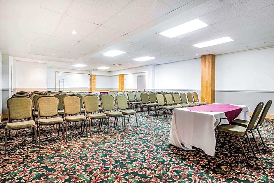Travelodge by Wyndham Trois-Rivieres