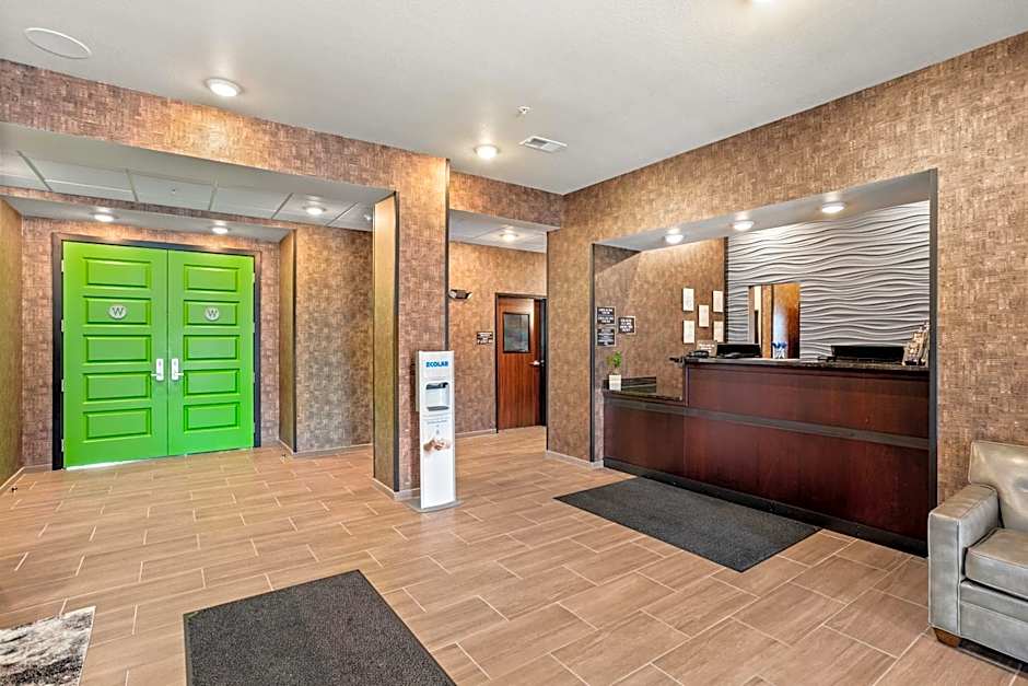 Cobblestone Hotel & Suites - De Pere