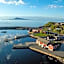Astra Whale - Waterfront Boutique Hostel in Lofoten