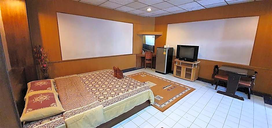 OYO 534 Phasuk Hotel