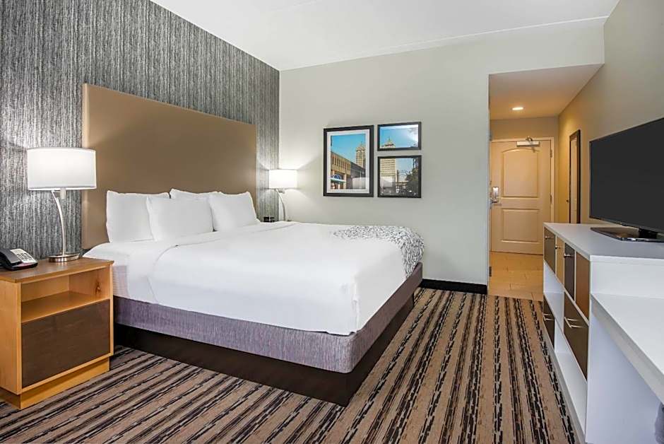 La Quinta Inn & Suites by Wyndham Buffalo Amherst