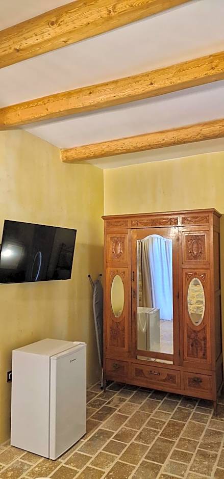 Arapis Rooms & Suites