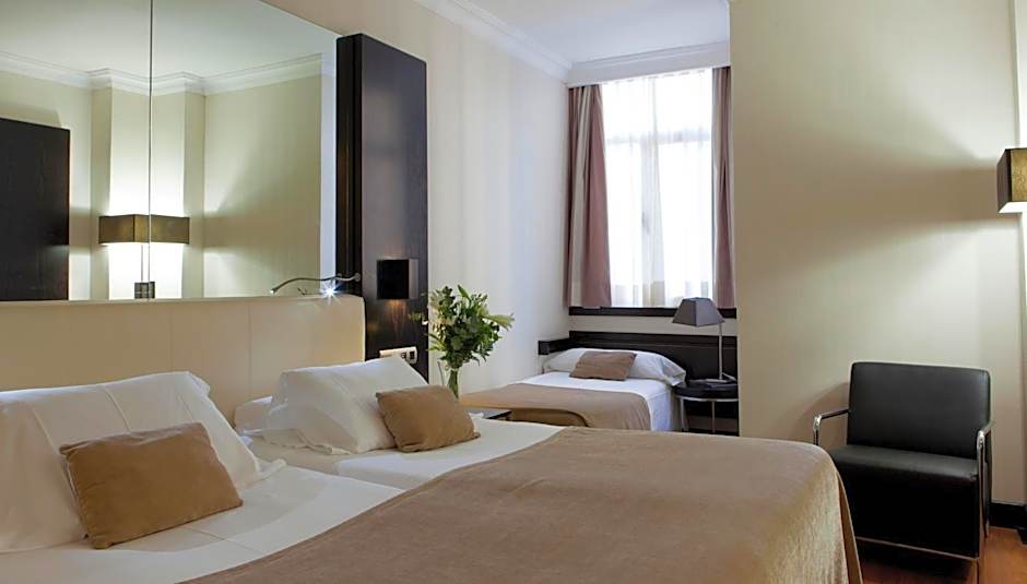 Photo 1 of 5 of Triple Room (2 Adults + 1 Child)