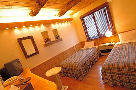 101 Superior Twin Room with Shared Bathroom
