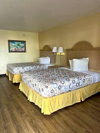 Queen Room with Two Queen Beds - Non-Smoking