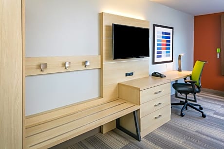 1 King Suite Communications Mobility Accessible Tub