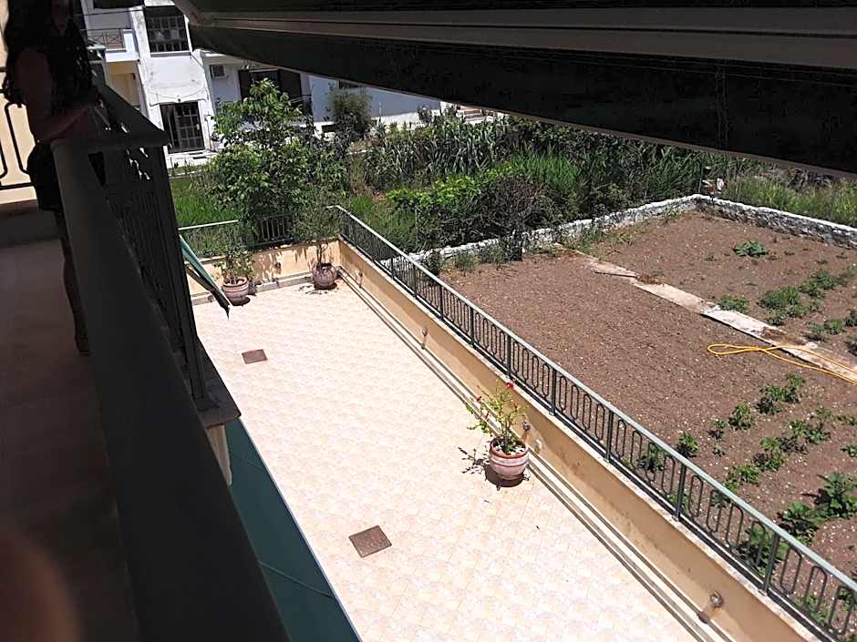 Dais Apartments