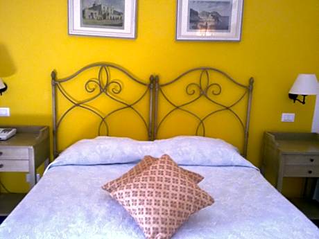 Double or Twin Room with Sea View