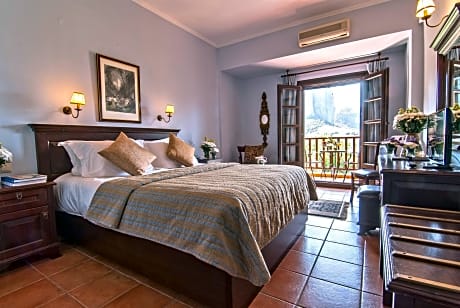 Superior Double Room with Panoramic Meteora View