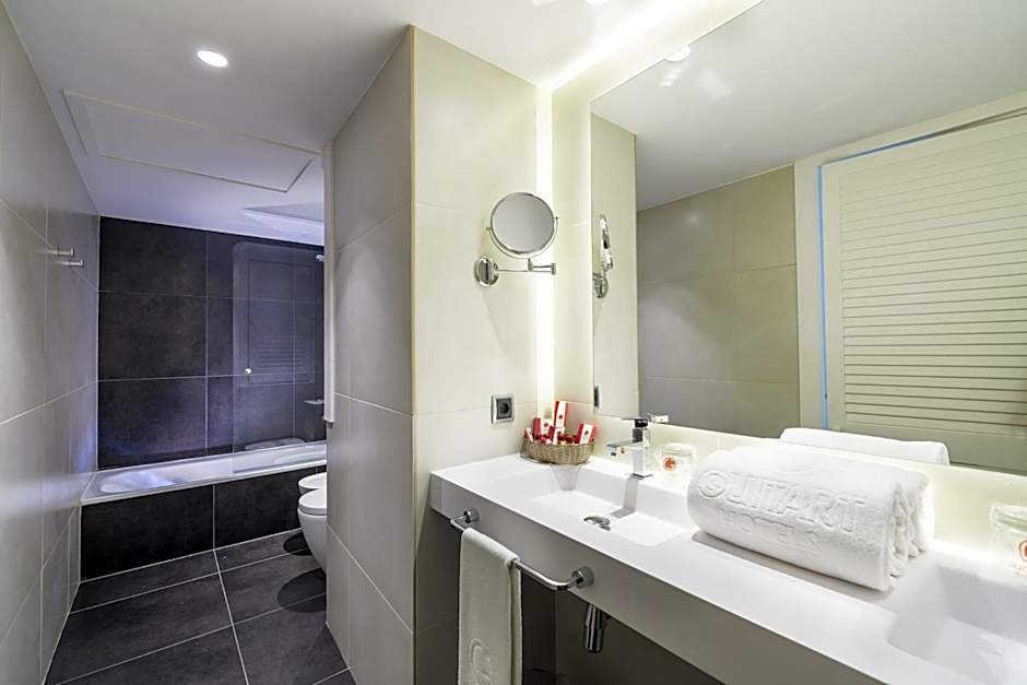 Guitart Grand Passage