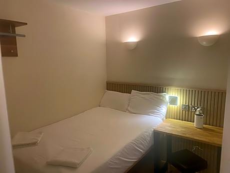Ensuite airconditioned double room without window