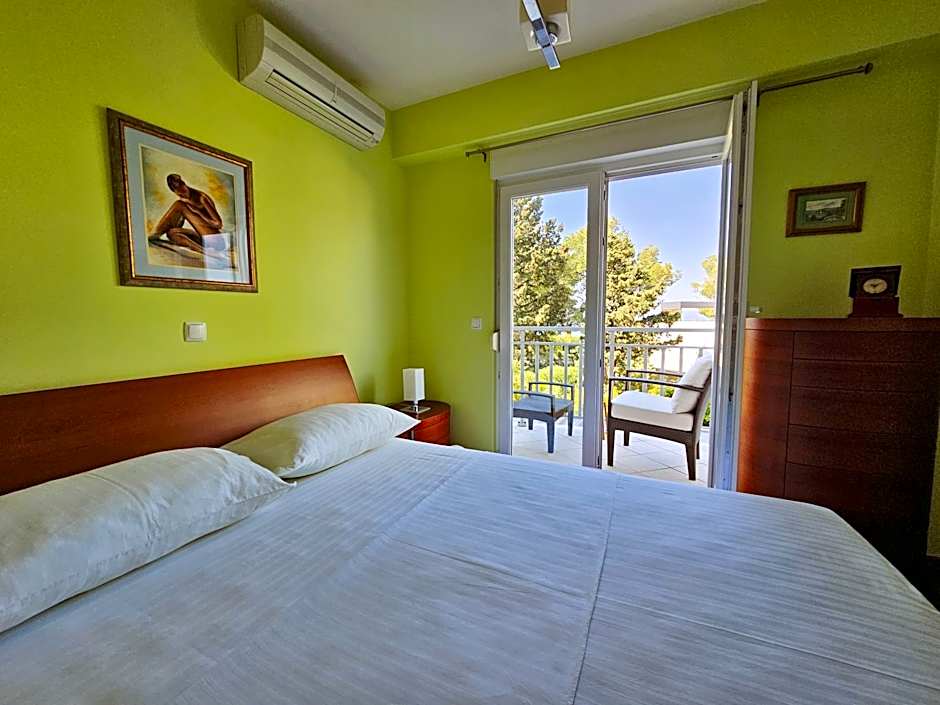 Apartment Mirna, 2-bedroom Apartment, Overlooking the Beach