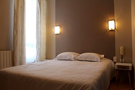 Double room-Comfort-Ensuite with Bath-Courtyard view