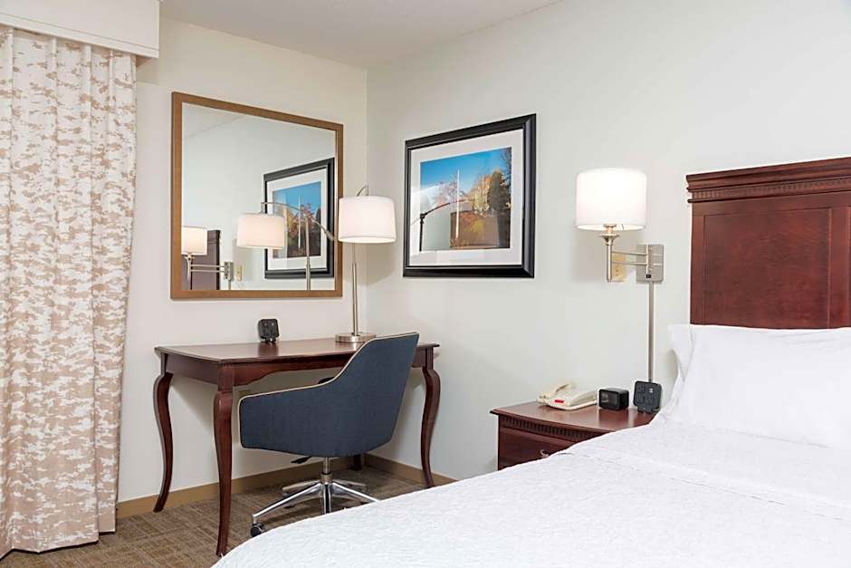 Photo 1 of 4 of 1 Queen Bed, Accessible, Bathtub