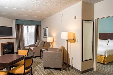 Executive Queen Suite - Non-Smoking