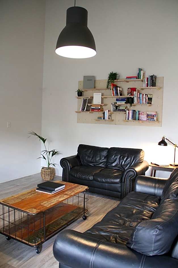 Hugo & Carters Backpackers & Motel