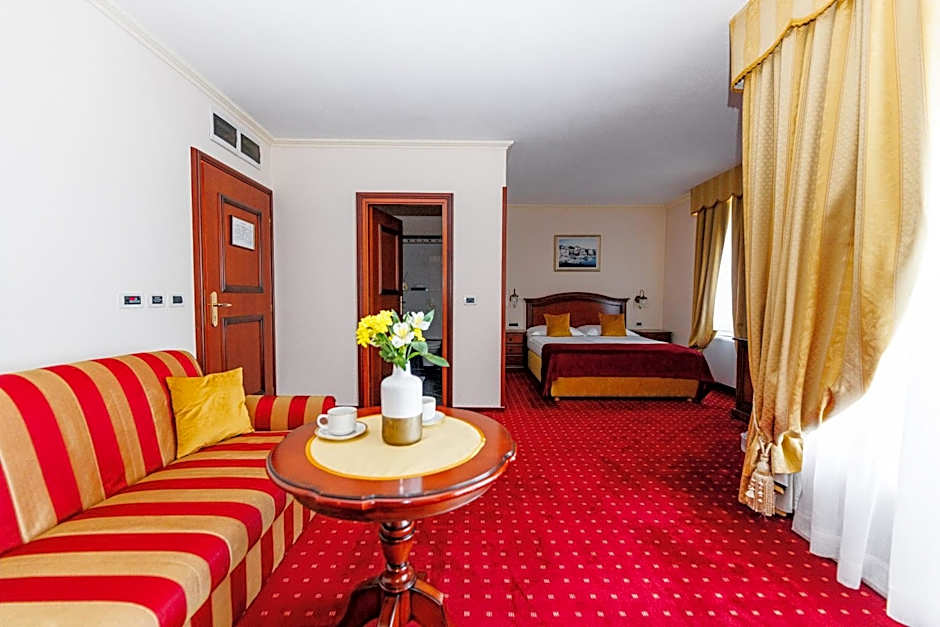 Hotel Savoy