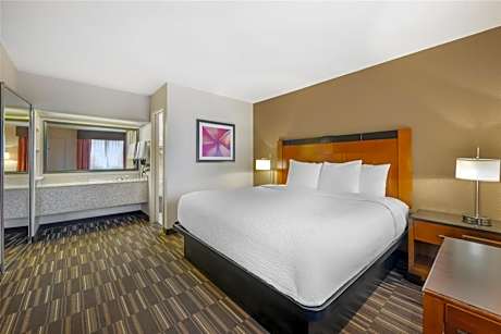 Deluxe King Room - Non-Smoking