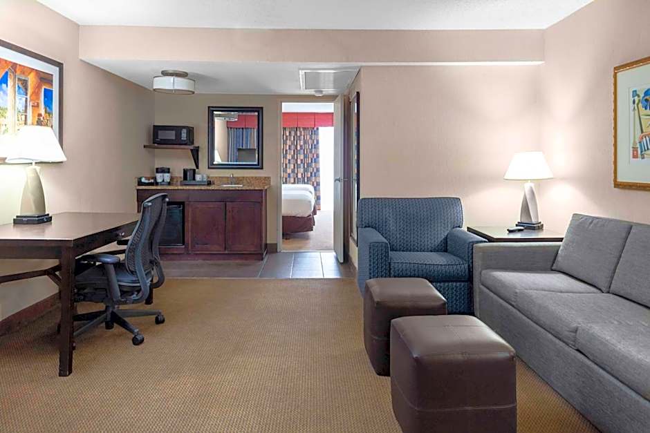 Embassy Suites by Hilton Kansas City Plaza