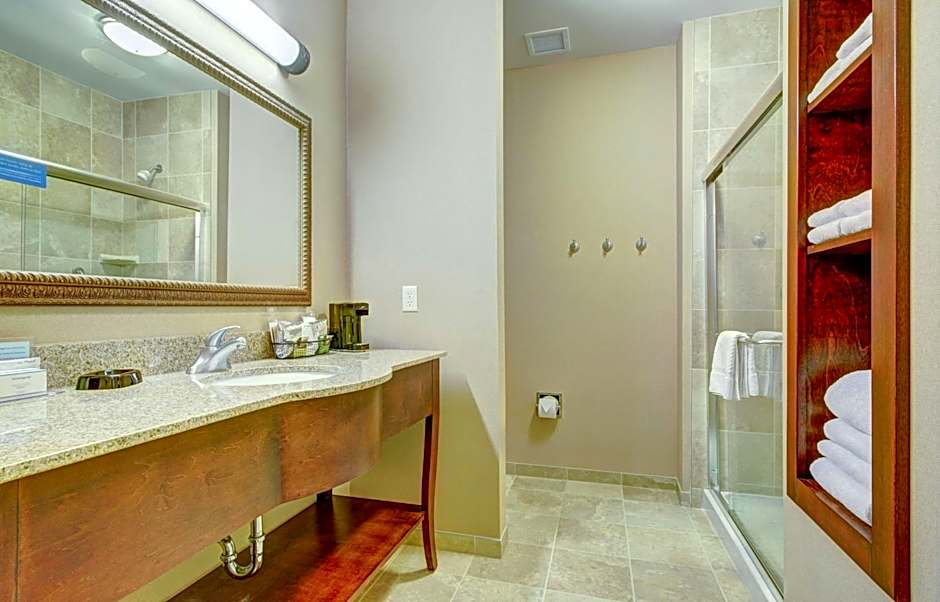 Hampton Inn & Suites Alexandria