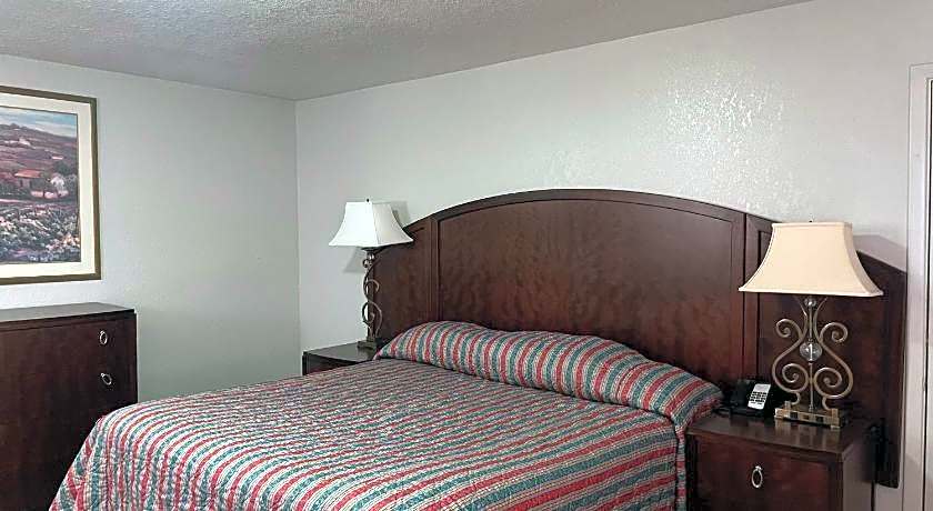 Travelodge by Wyndham Farmington Hwy 64