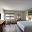 Days Inn and Suites by Wyndham Kansas City South