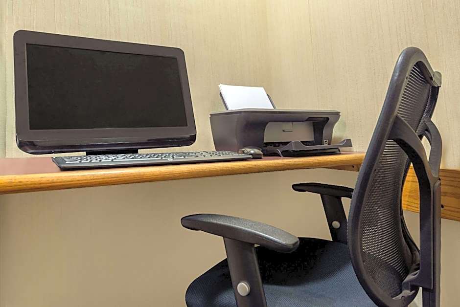 Ramada by Wyndham Columbus Polaris