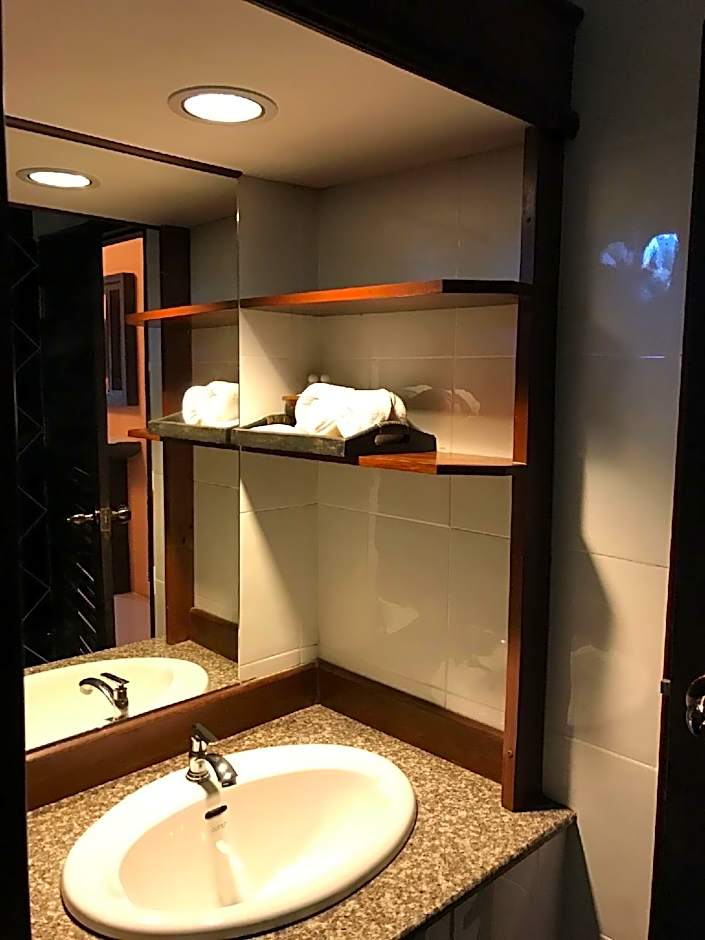 Tong Hotel